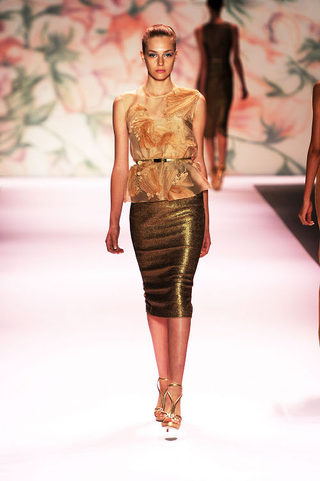 Illustration for article titled Monique Lhullier's Gowns Leave Audience Gasping In Awe